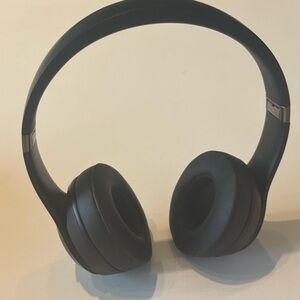 Black Beats Solo 4 (barely used)